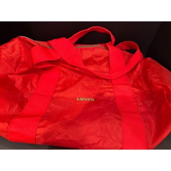 Levi's NEW Red Ripstop Duffle Gym Travel Overnight Weekender Bag 18"x9"x9" NWT - Picture 2 of 5